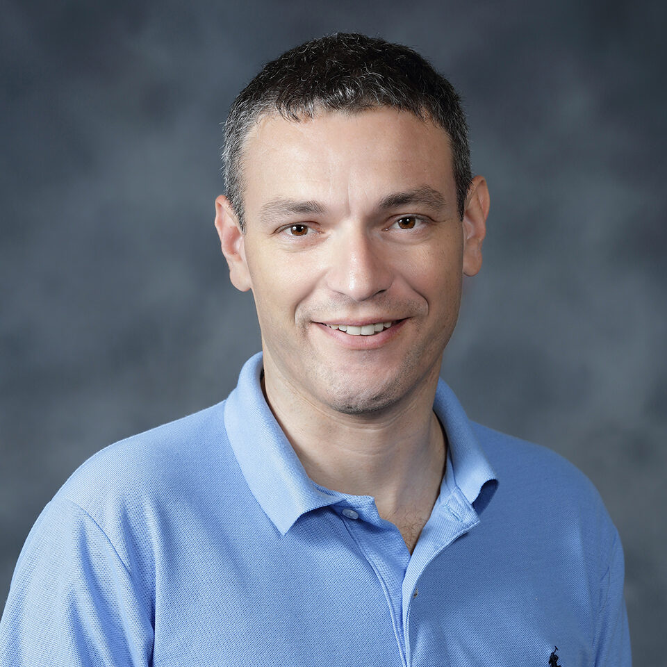 WiseShelf_Shalom-Nakdimon_WEB-square-0d9b9fab89a6225d266d8b999822e4ac-5c9537bfda66f