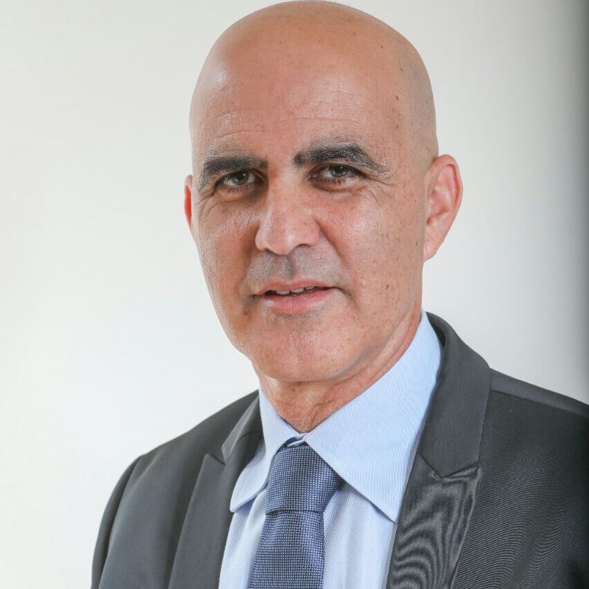 ziv.headshot-square-0c74353b10f53286c776397c6e9320c0-5e8deec605209